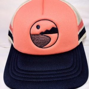 Adjustable trucker hat